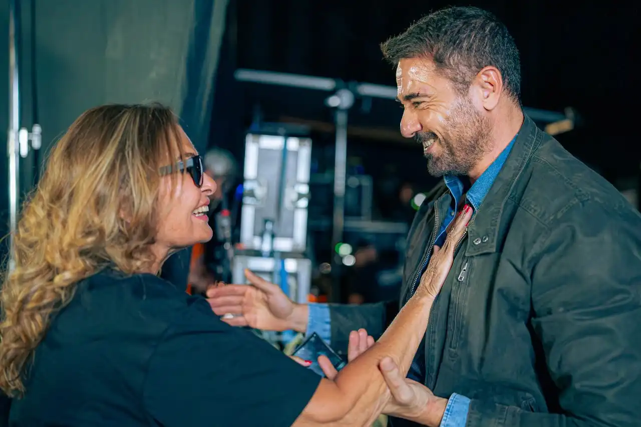 يسرا تلتقي أحمد عز في موقع التصوير مسلسل "الأمير"