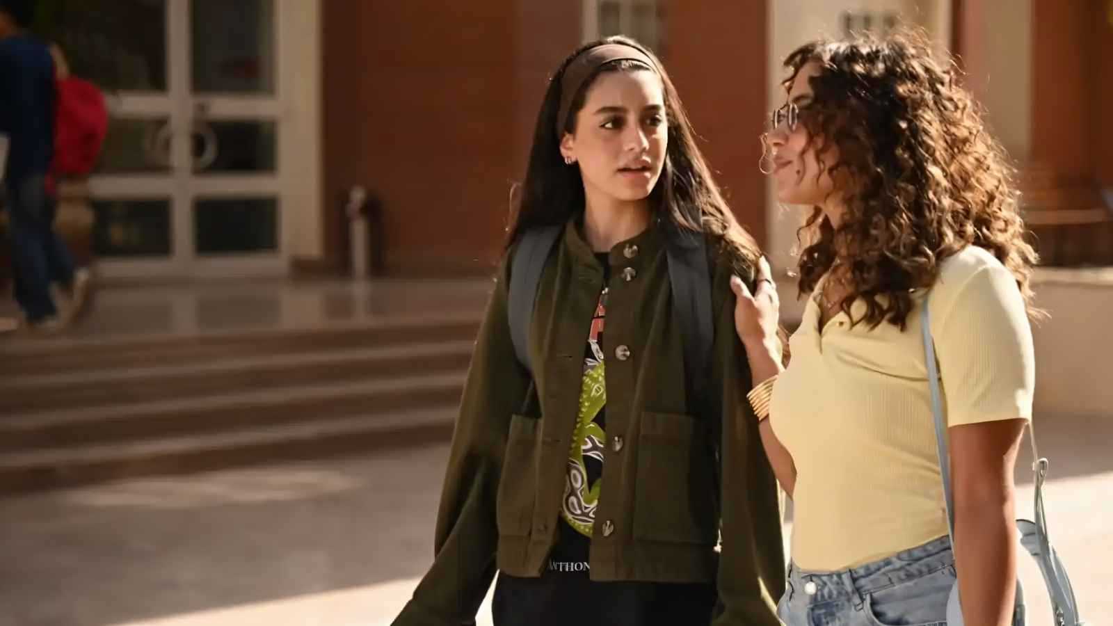 تيا تصدم بحقيقة نعومي في مسلسل "ميدتيرم" الحلقة 9