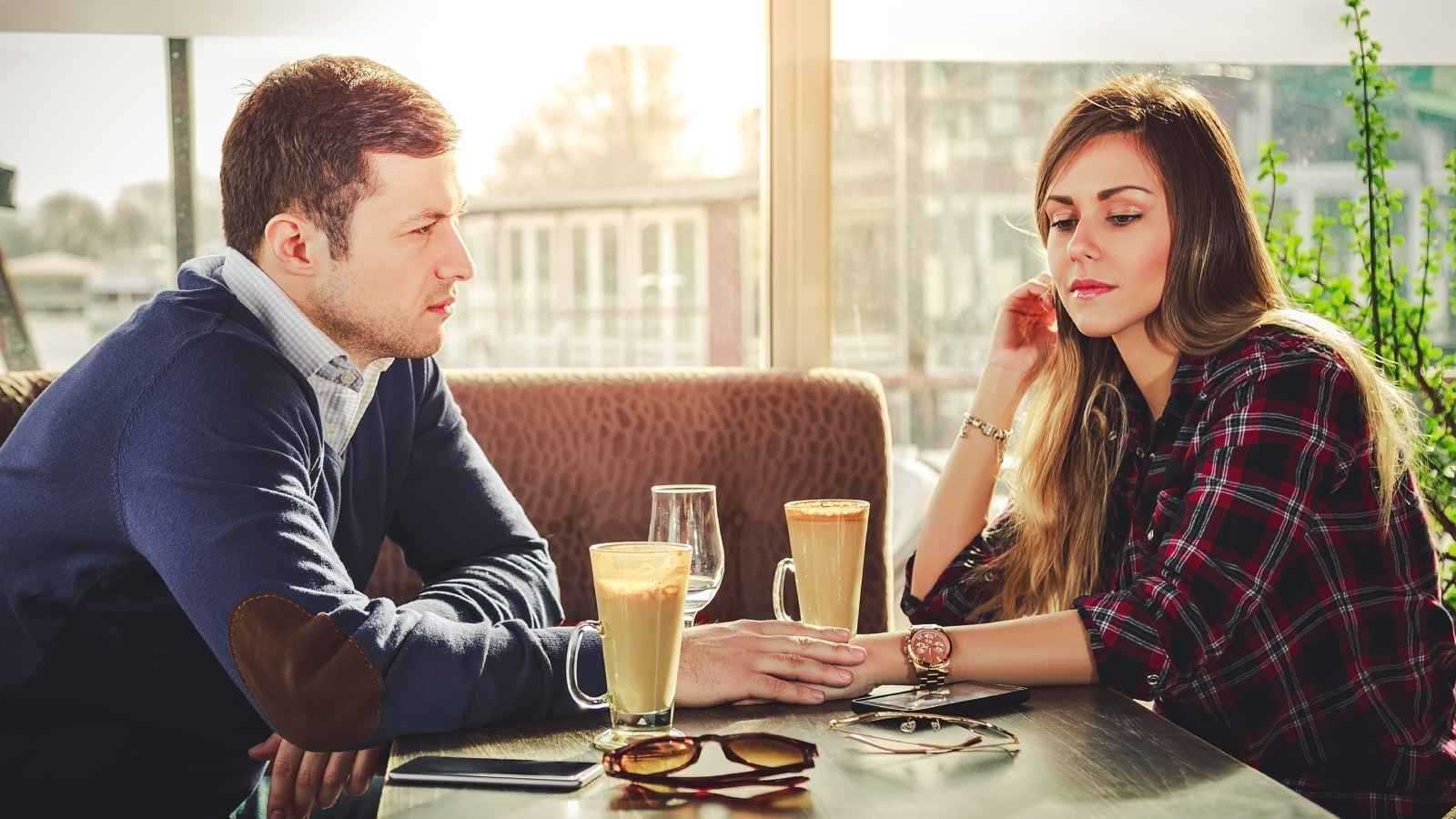 العلاقة التي تعيش على "الانتظار" أكثر من الحضور