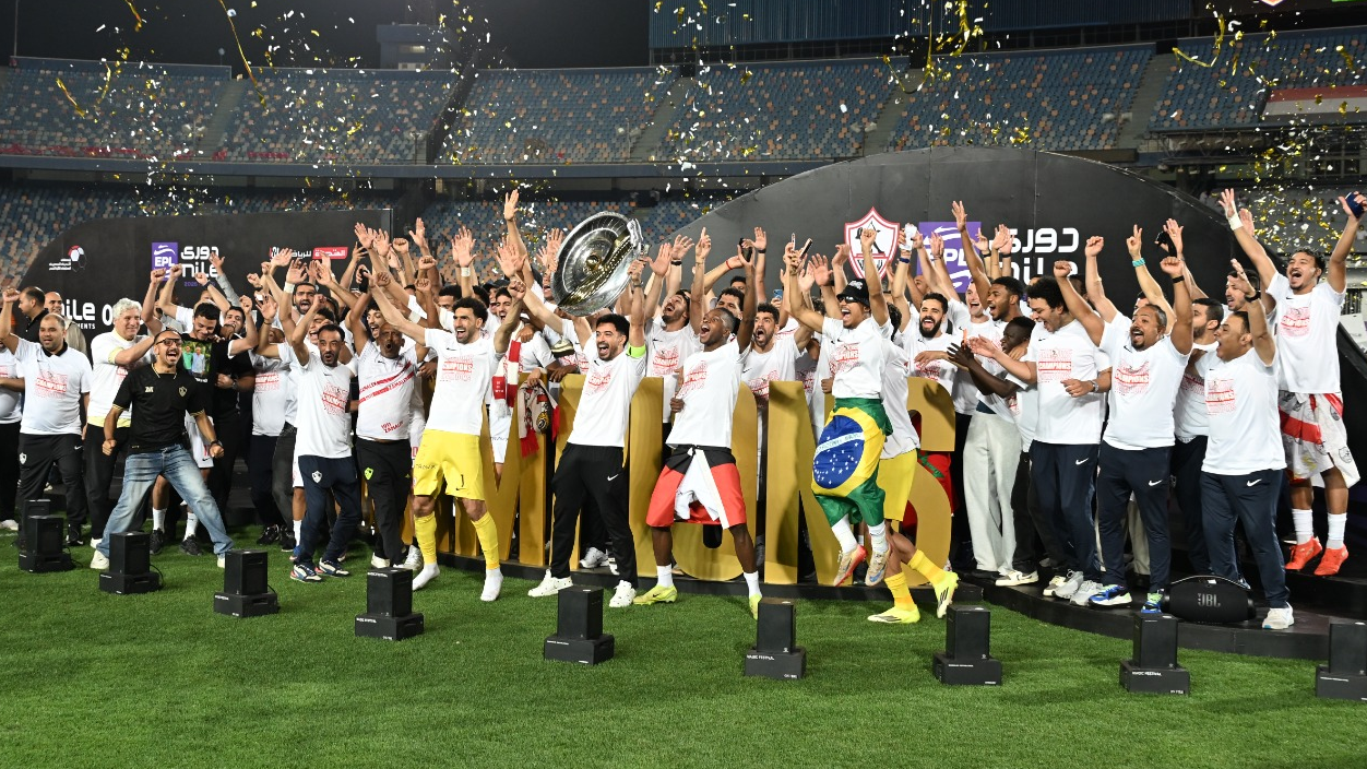 دموع صلاح عبد الله تتصدر احتفالات النجوم بفوز الزمالك بلقب الدوري