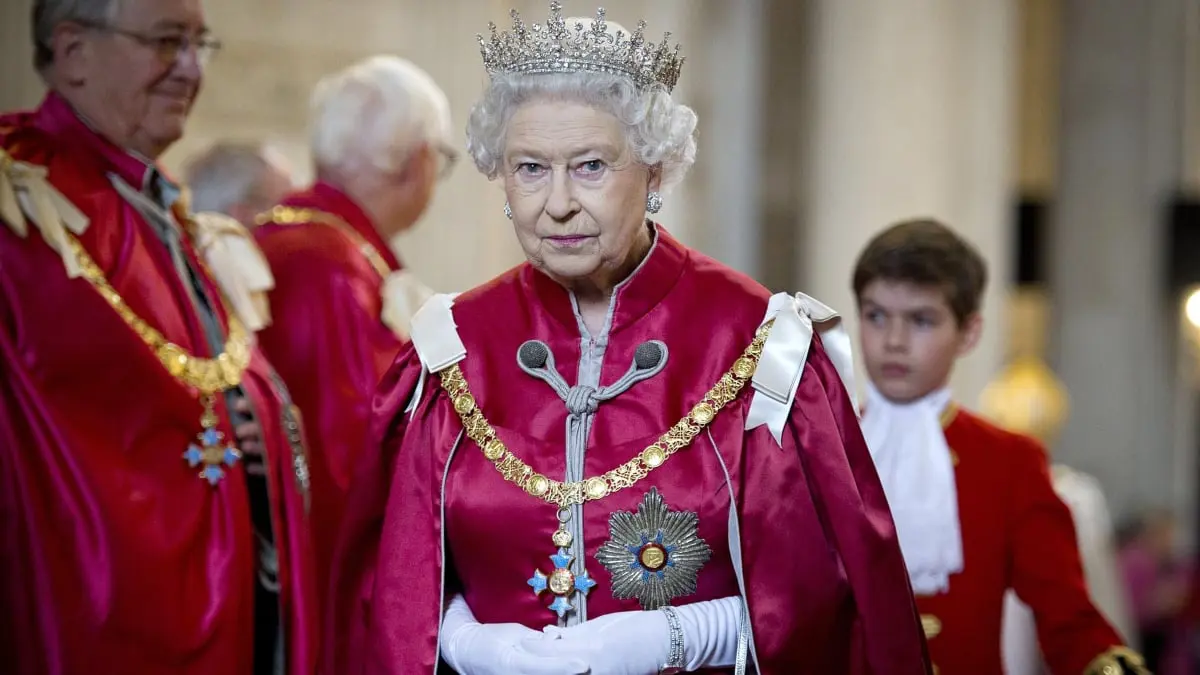 لماذا تحتفل الملكة إليزابيث بعيد ميلادها مرتين؟