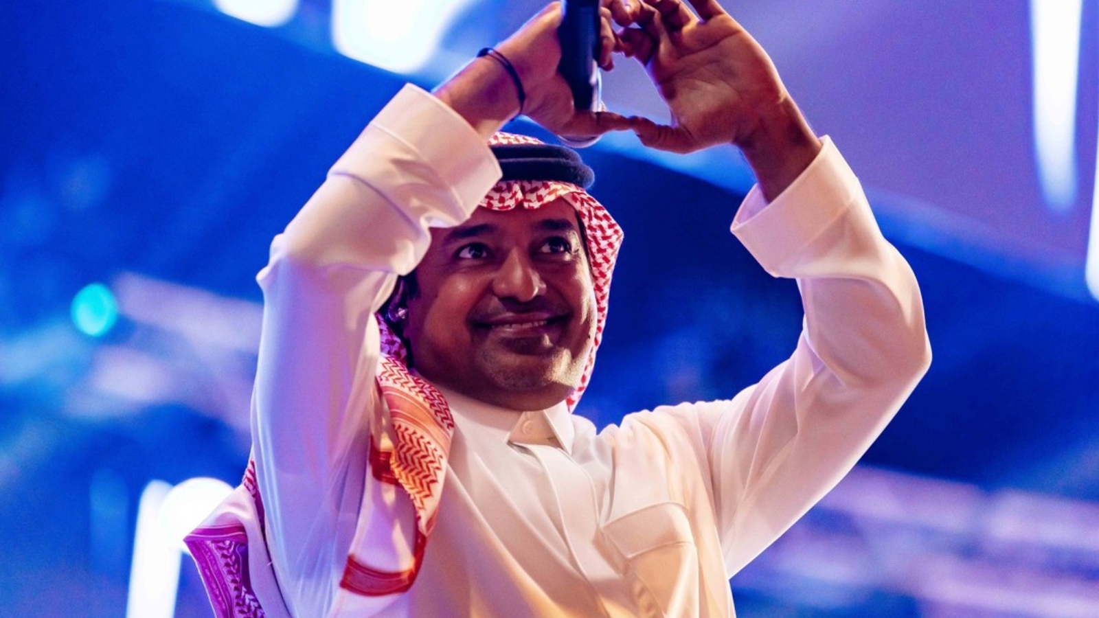 راشد الماجد يتألق في حفل العودة بموسم الرياض