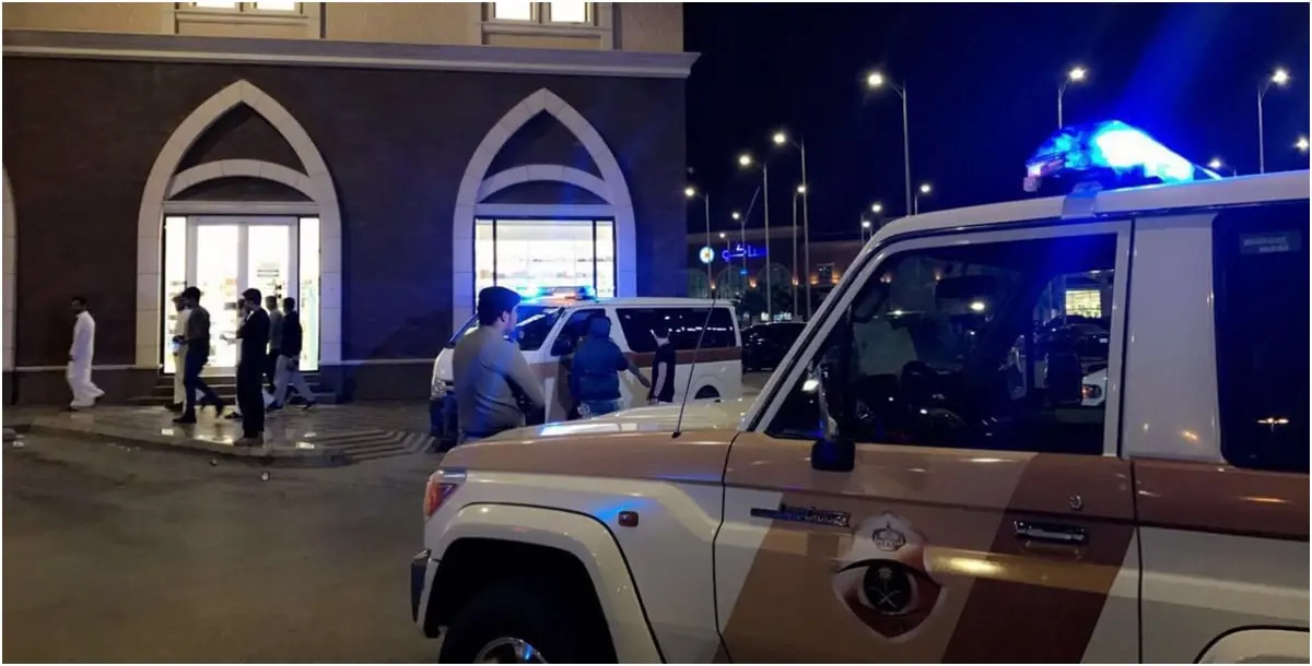 ضبط سعودي ظهر متباهيا بشربه للخمور وحيازة أسلحة في حفل صاخب