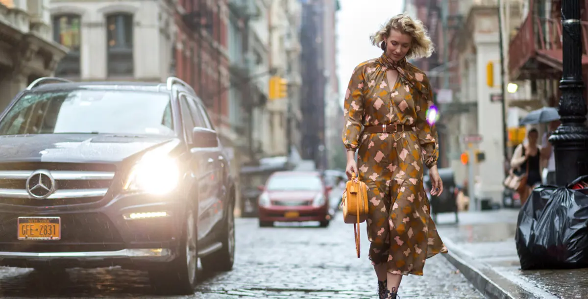 بالصور.. أجمل إطلالات الشارع من أسابيع الموضة في نيويورك ولندن وميلانو