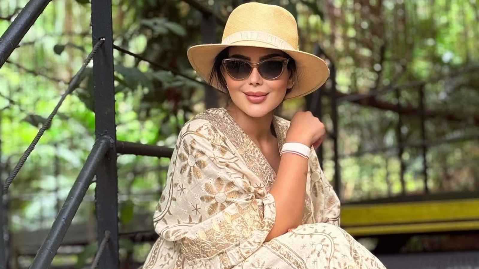 بعد أنباء حبسها.. ابنة إلهام الفضالة توجه رسالة مؤثرة لوالدتها