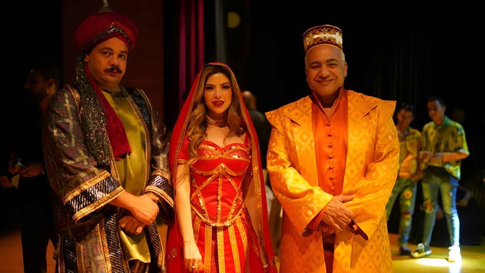 أبطال مسرحية "ألف تيتة وتيتة" 