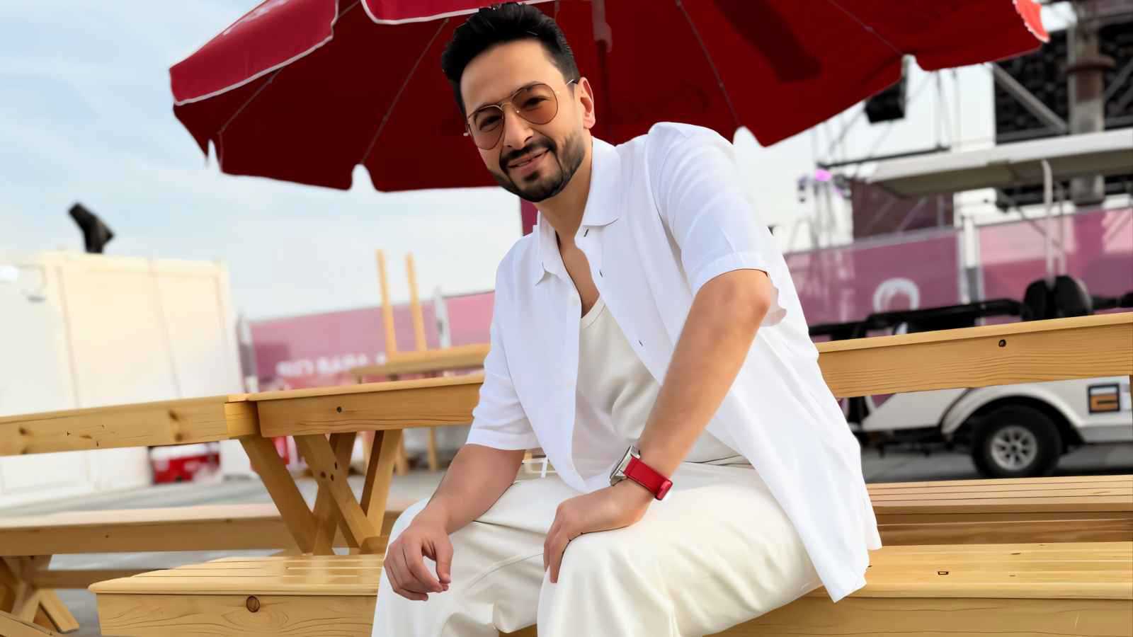 حمادة هلال يشوق الجمهور بأول صورة من كواليس "المداح 6"