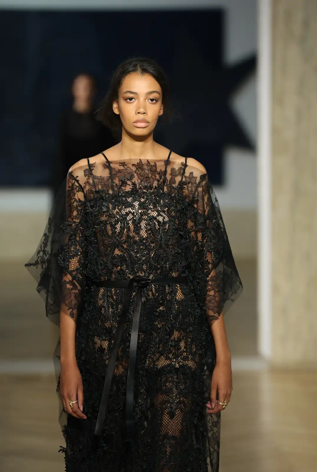 Fendi تعيد كتابة تاريخ الهوت كوتور بعرض استثنائي