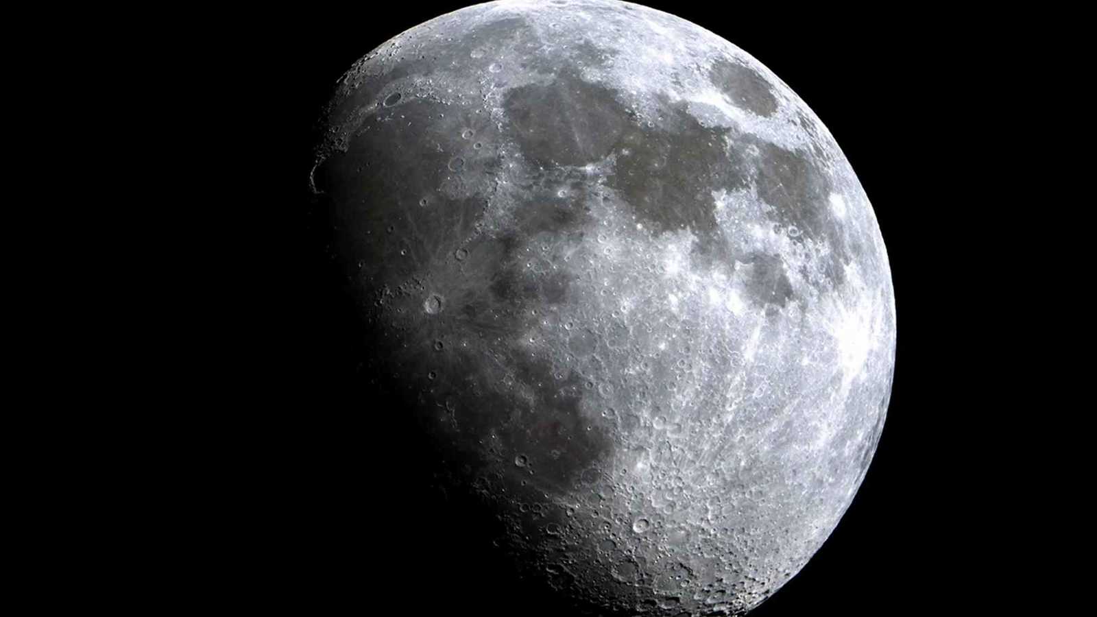 أكبر بدر في 2025 يضيء السماء في هذا الموعد