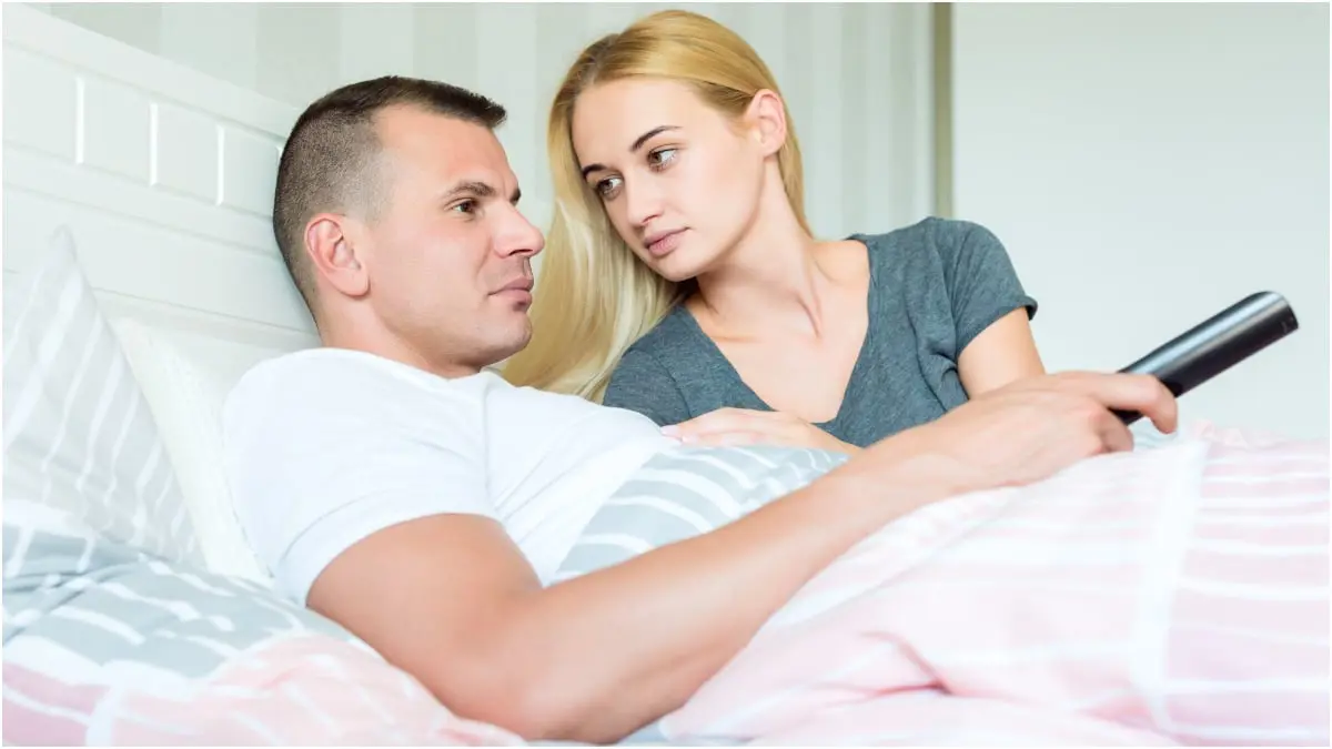 كيف تبادرين لتصبح علاقتك الحميمية بزوجك أفضل؟
