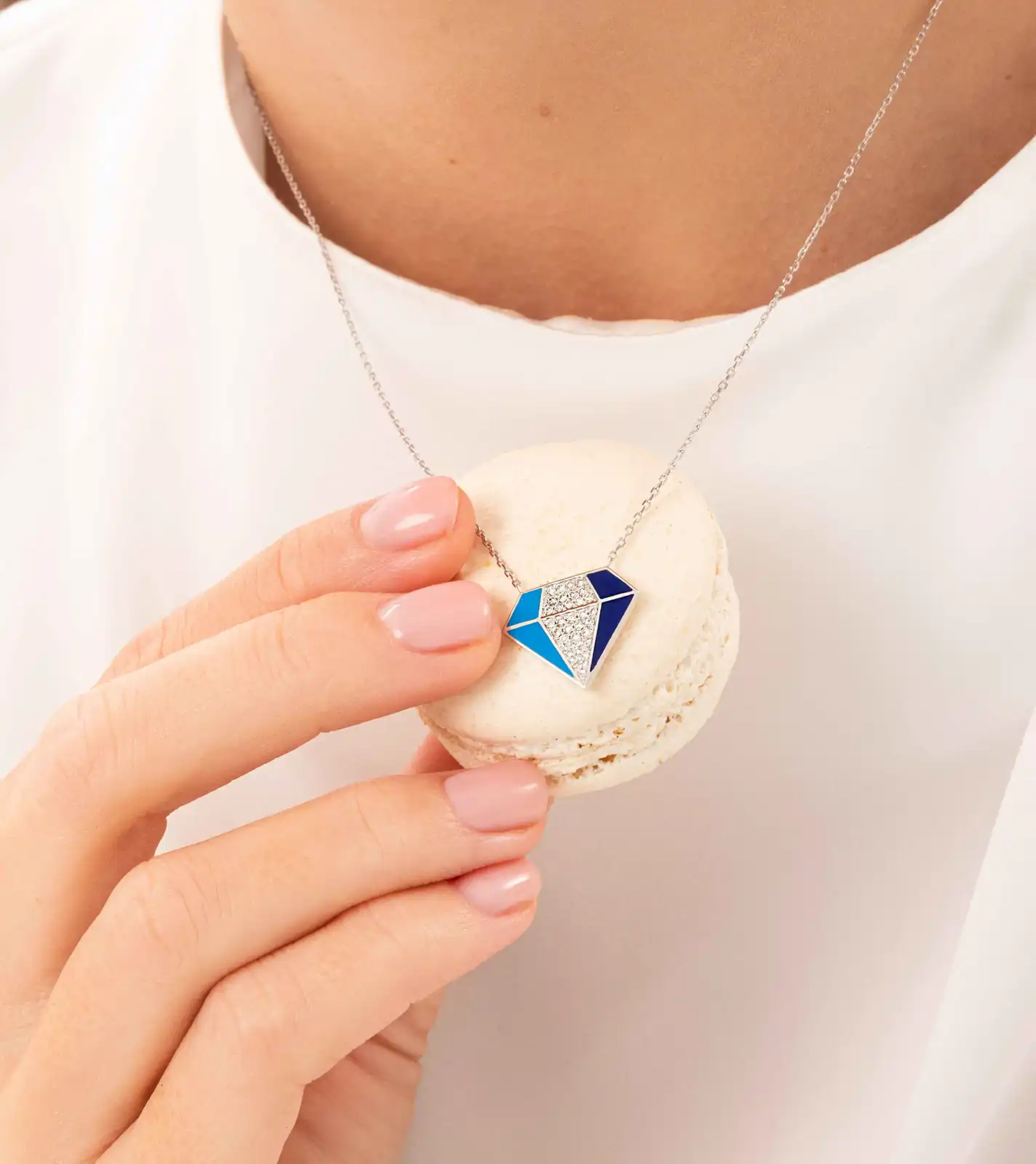 لانا آل كمال... شغف مرسوم بالذهب