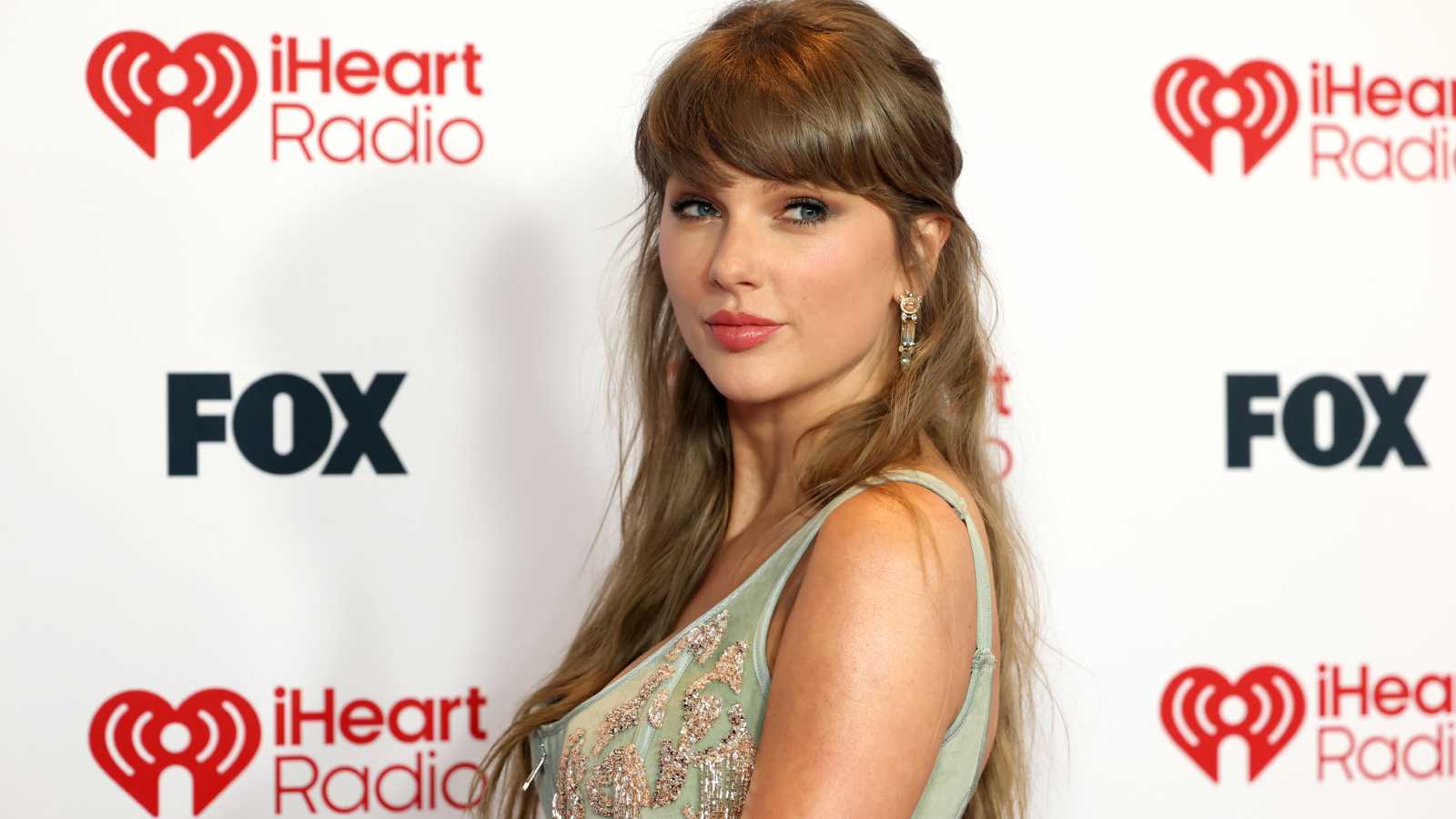 أجمل إطلالات النجمات في iHeartRadio Music Awards 2026