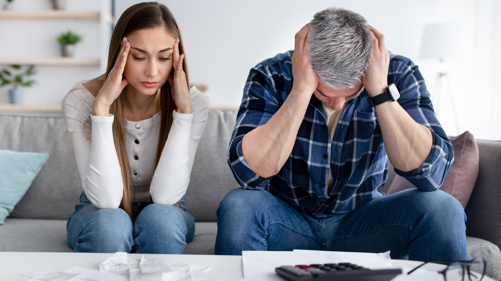 كيف يمكنكِ مساندة زوجك عندما يمر بأزمة مالية؟