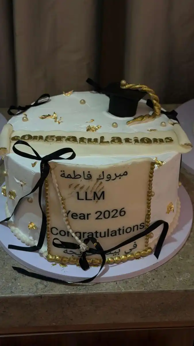 من احتفال احلام زوجها بتخريج ابنتهما