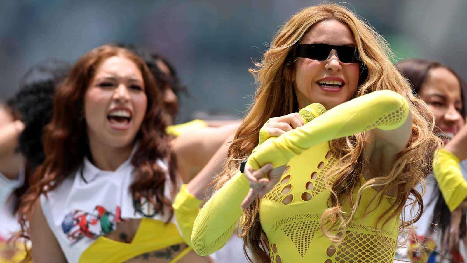 شاكيرا تكسر صمتها بعد جدل الشبيهة في افتتاح كأس العالم