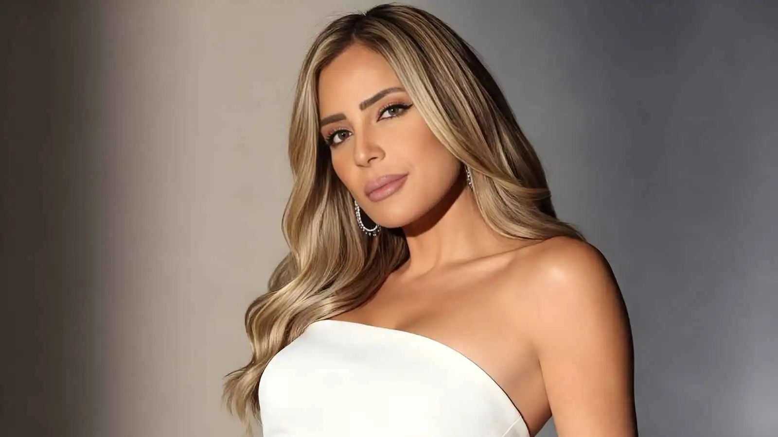 ريم البارودي تتخذ إجراءً قانونياً ضد متابع مسيء