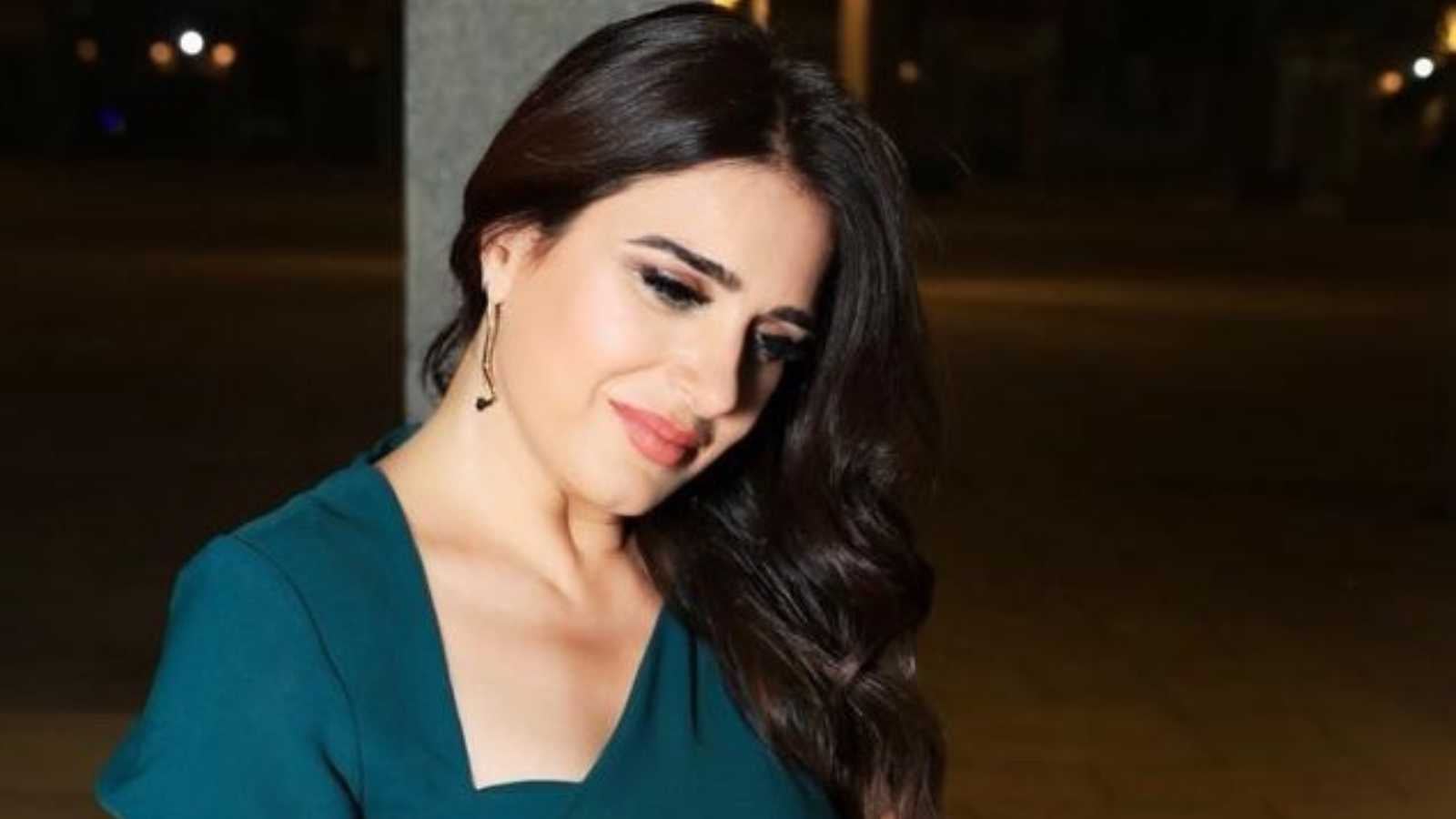 ما سبب انهيار الفنانة ميرنا وليد على الهواء؟