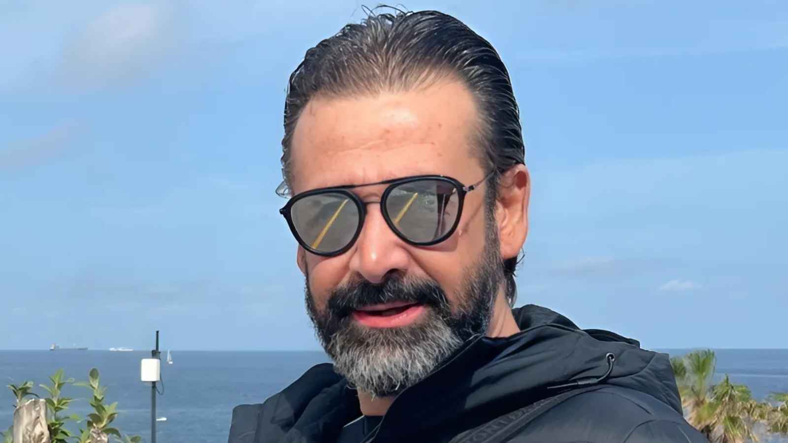 الفنان كريم عبد العزيز