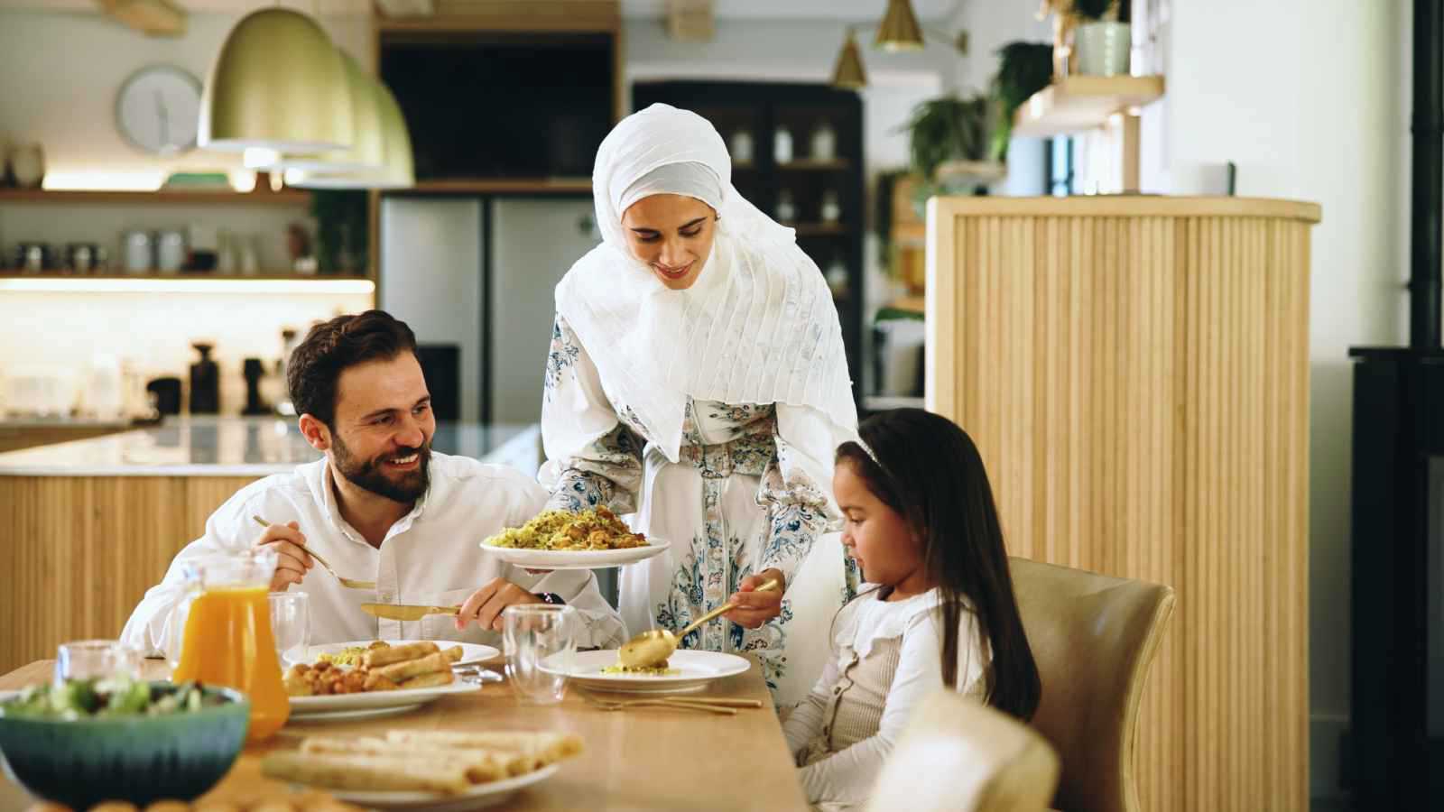 طرق تقسيم المهام المنزلية في رمضان بنجاح