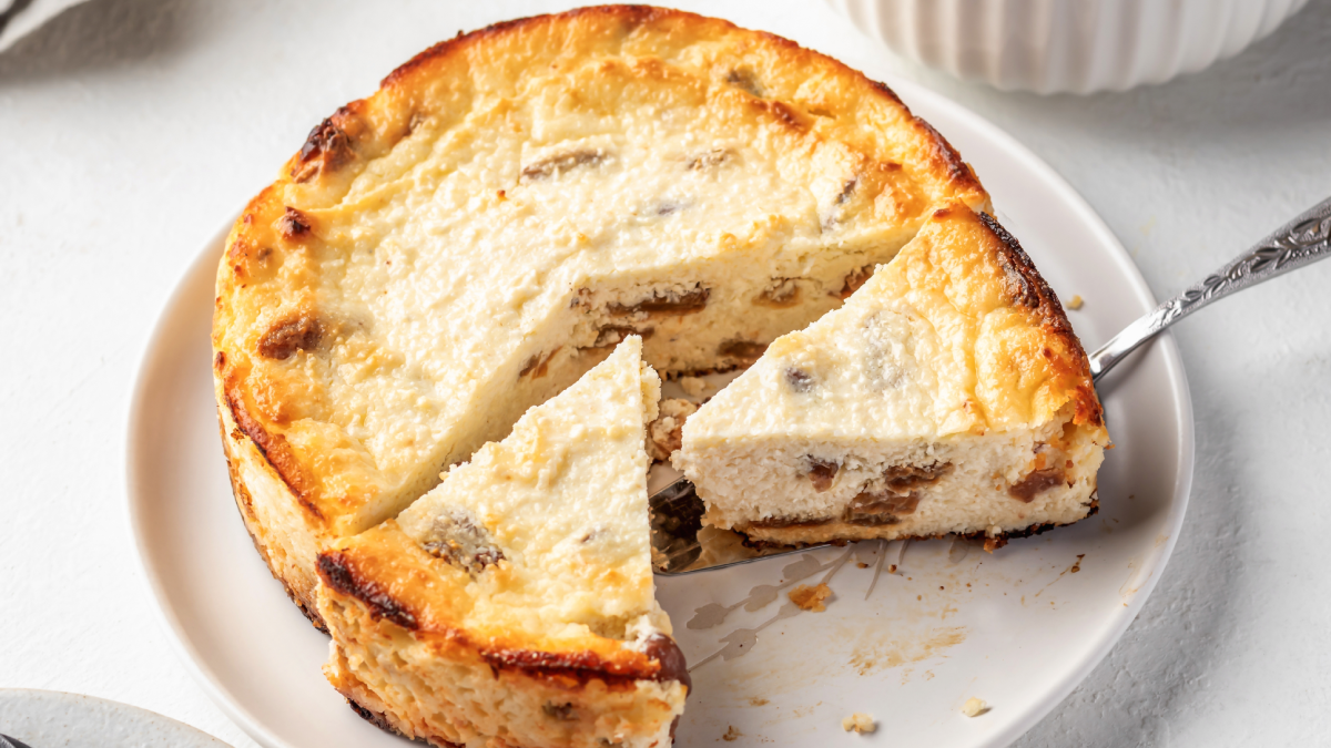 حضري فطيرة جبن القريش بالزبيب لوجبة فطور صحية 