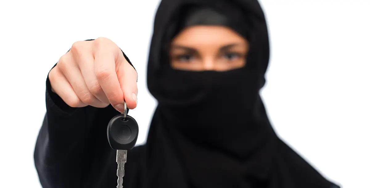 منافسة شرسة بين نساء ورجال في السعودية على تويتر قبل تنفيذ الأمر الملكي!