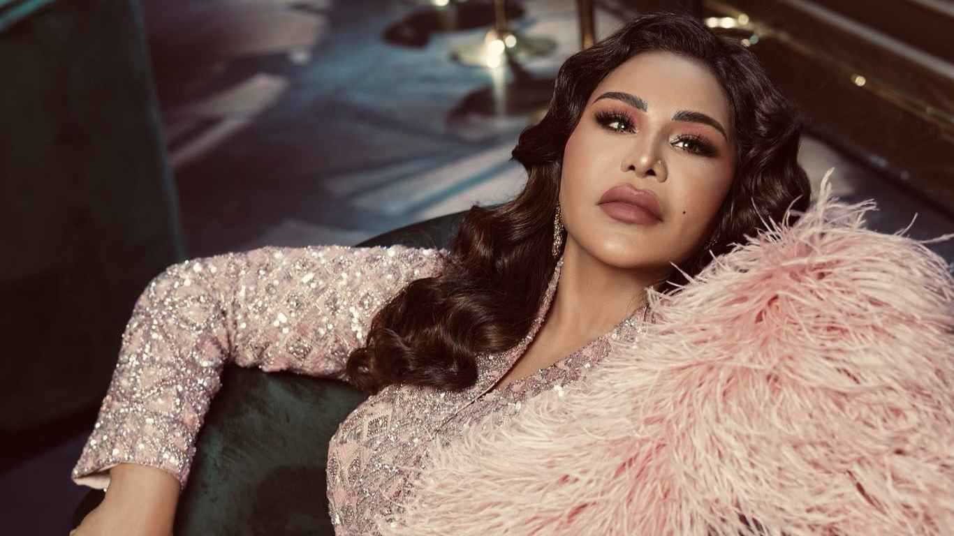 ماذا طلبت أحلام من إليسا بعد تهنئتها على حفلها بالرياض؟