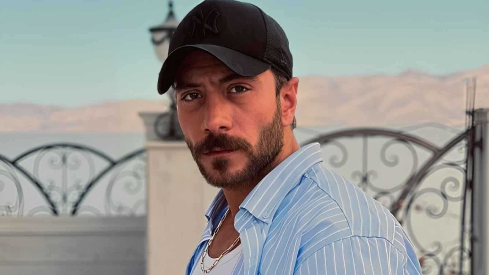 رامي أحمر ينضم للنسخة المعرّبة من "أنت اطرق بابي" (خاص)