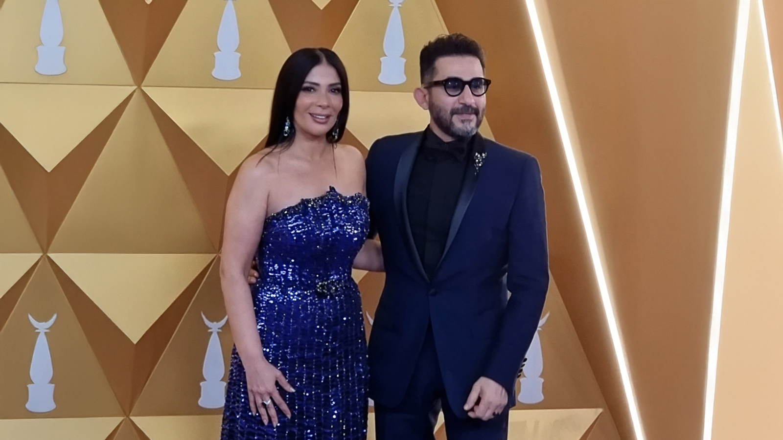 أحمد حلمي يكشف لوحة رسمها لـ منى زكي قبل 27 عاماً 