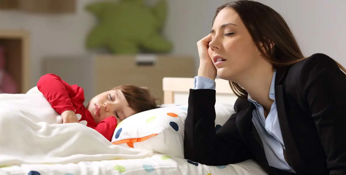 قلق الأبوين بشأن عادات نوم أطفالهما الصغار يصيبهما بالاكتئاب