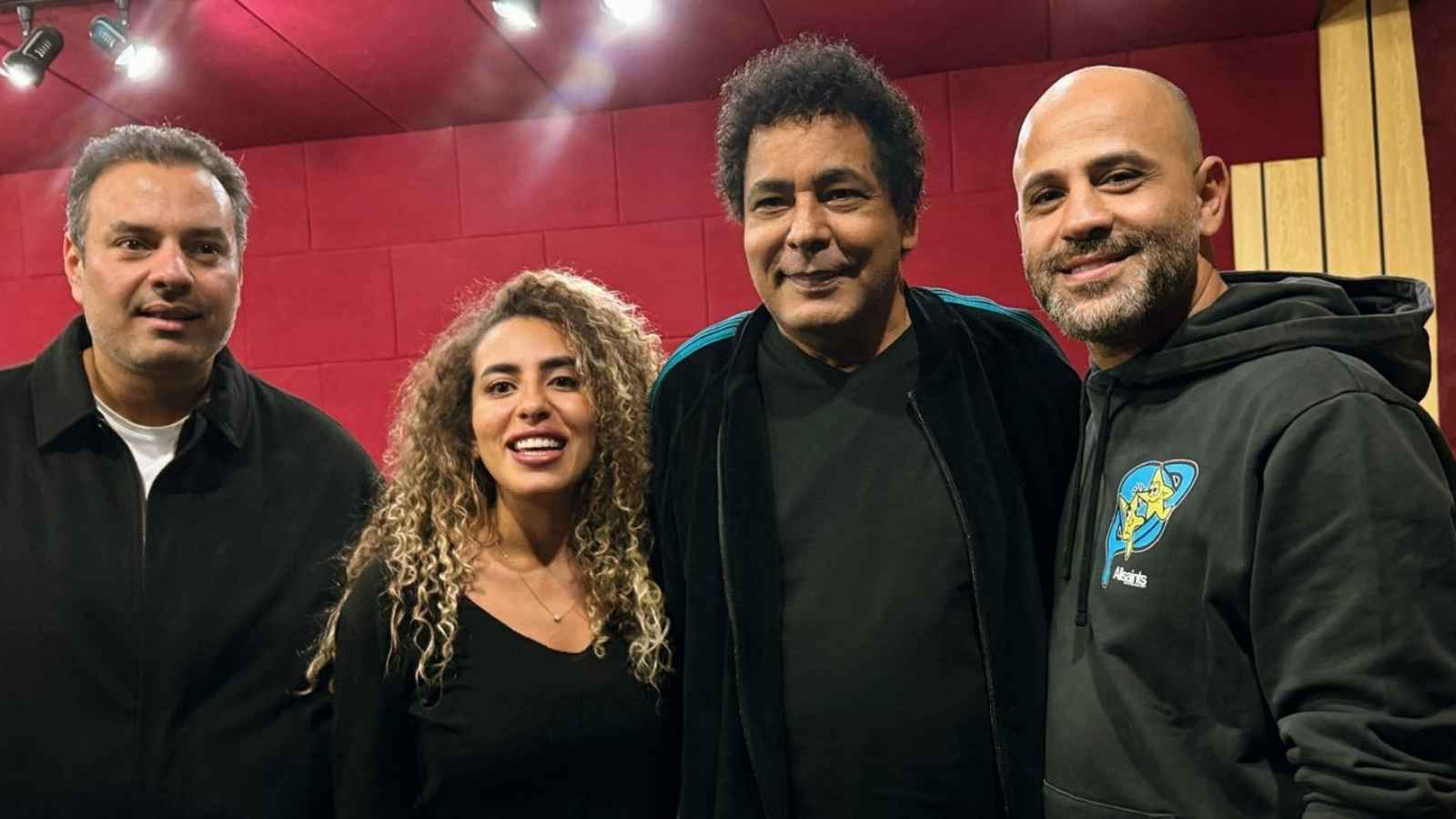 محمد منير يشوق الجمهور لأغنيته الجديدة