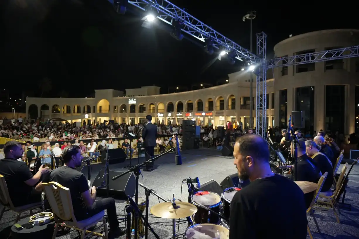 "أمواج العقبة" تجمع وتر الشرق بجمهور جديد للمرة الأولى