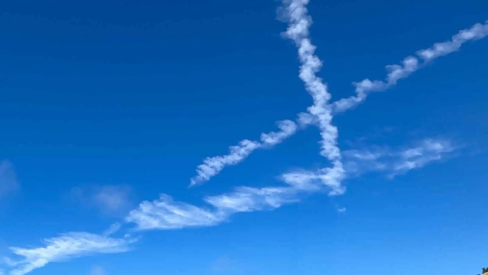 تفسير حلم إشارة X في السماء للعزباء والمتزوجة