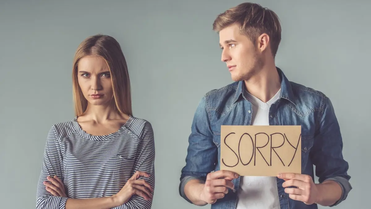 لغات الاعتذار التي تساعدك على تحسين علاقاتك.. ما هي؟