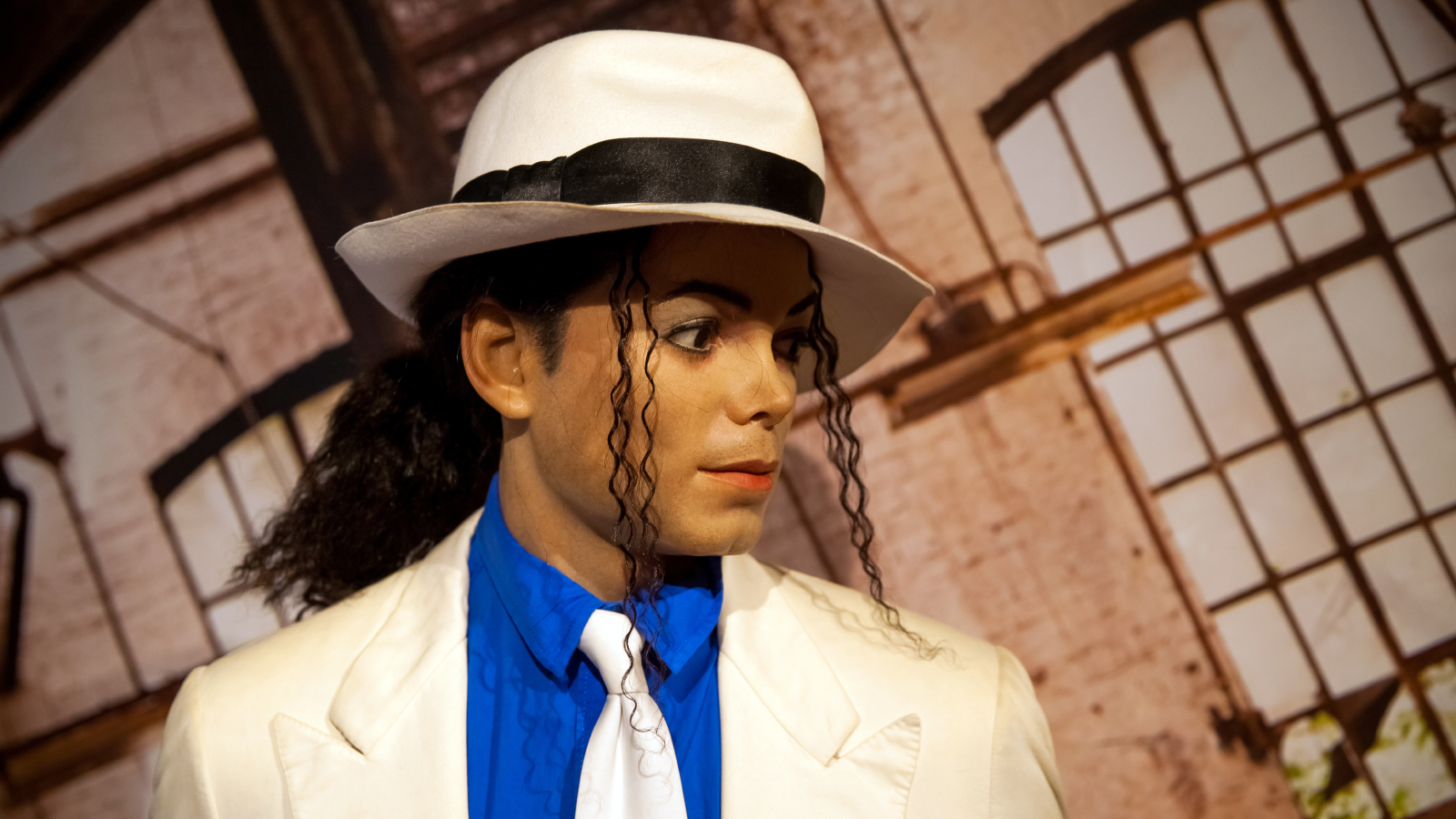 ما سبب إعادة تصوير فيلم Michael وكم تكلفة الإنتاج؟