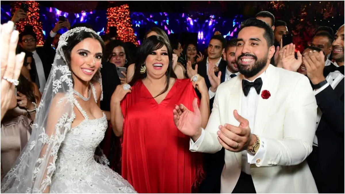 عادل إمام يحتفل بزواج ابنة شقيقه في منزله قبل زفافها