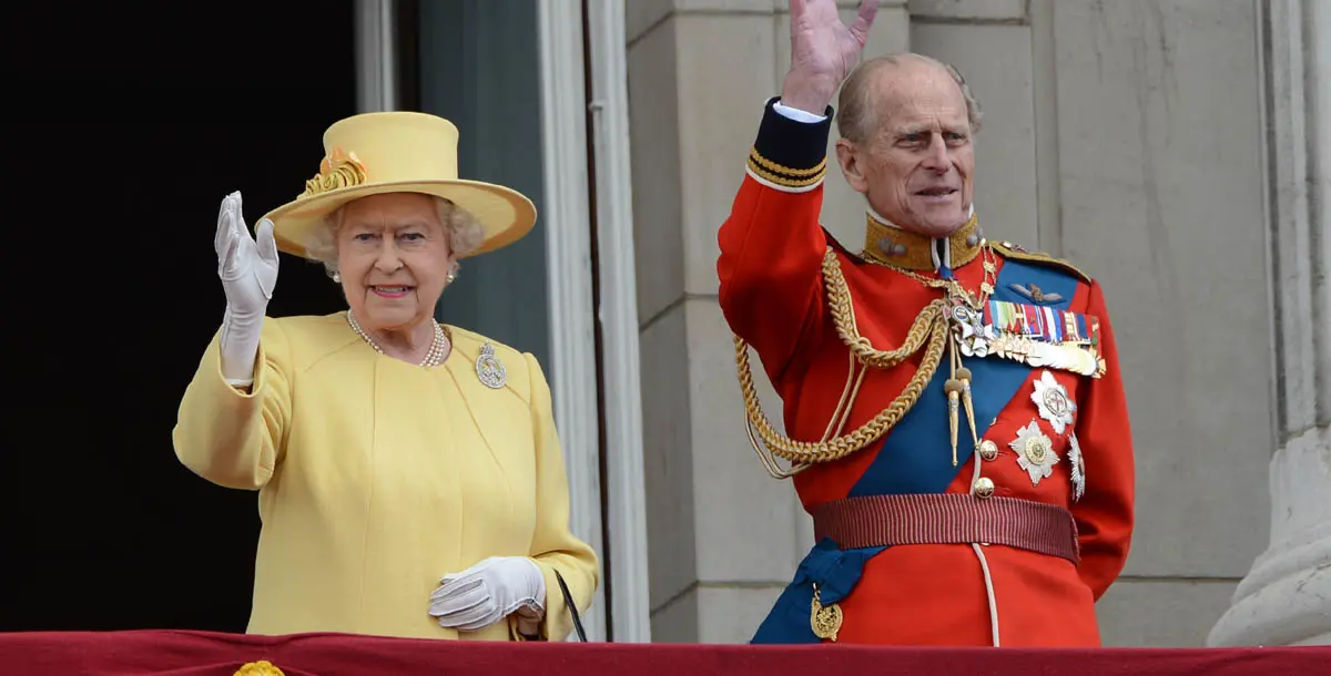 شاهدي كيف احتفلت الملكة إليزابيث والأمير فيليب بعيد زواجهما الـ 70
