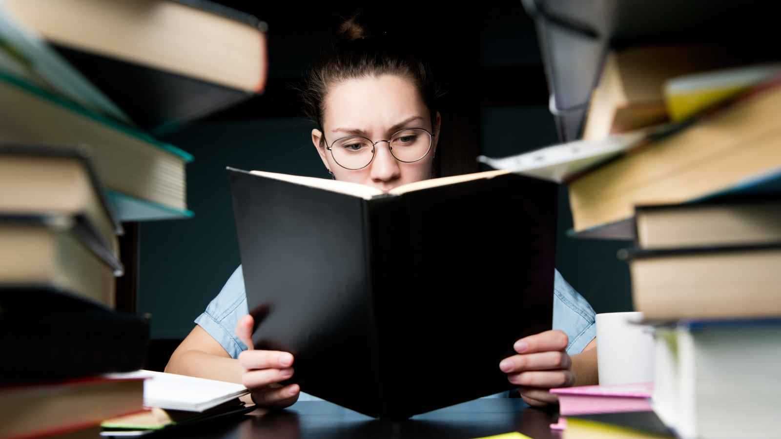الحلم بالعجز عن القراءة.. حقيقة مرفوضة واندفاع خاطئ