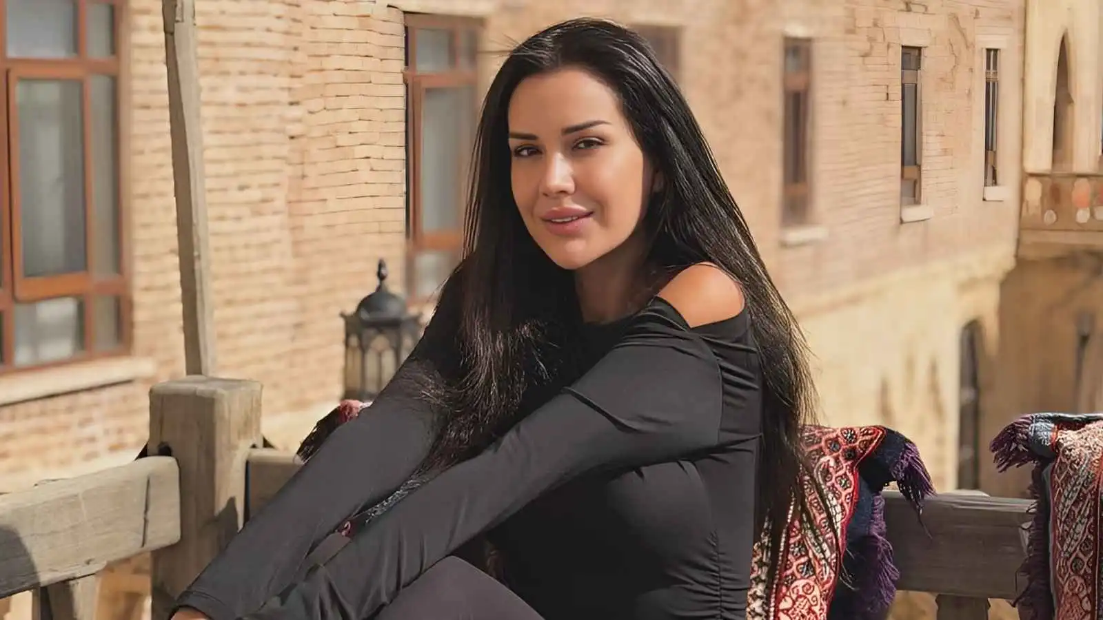 ابنة ديلان بولات تخطف الأنظار وتشعل المقارنات مع والدتها