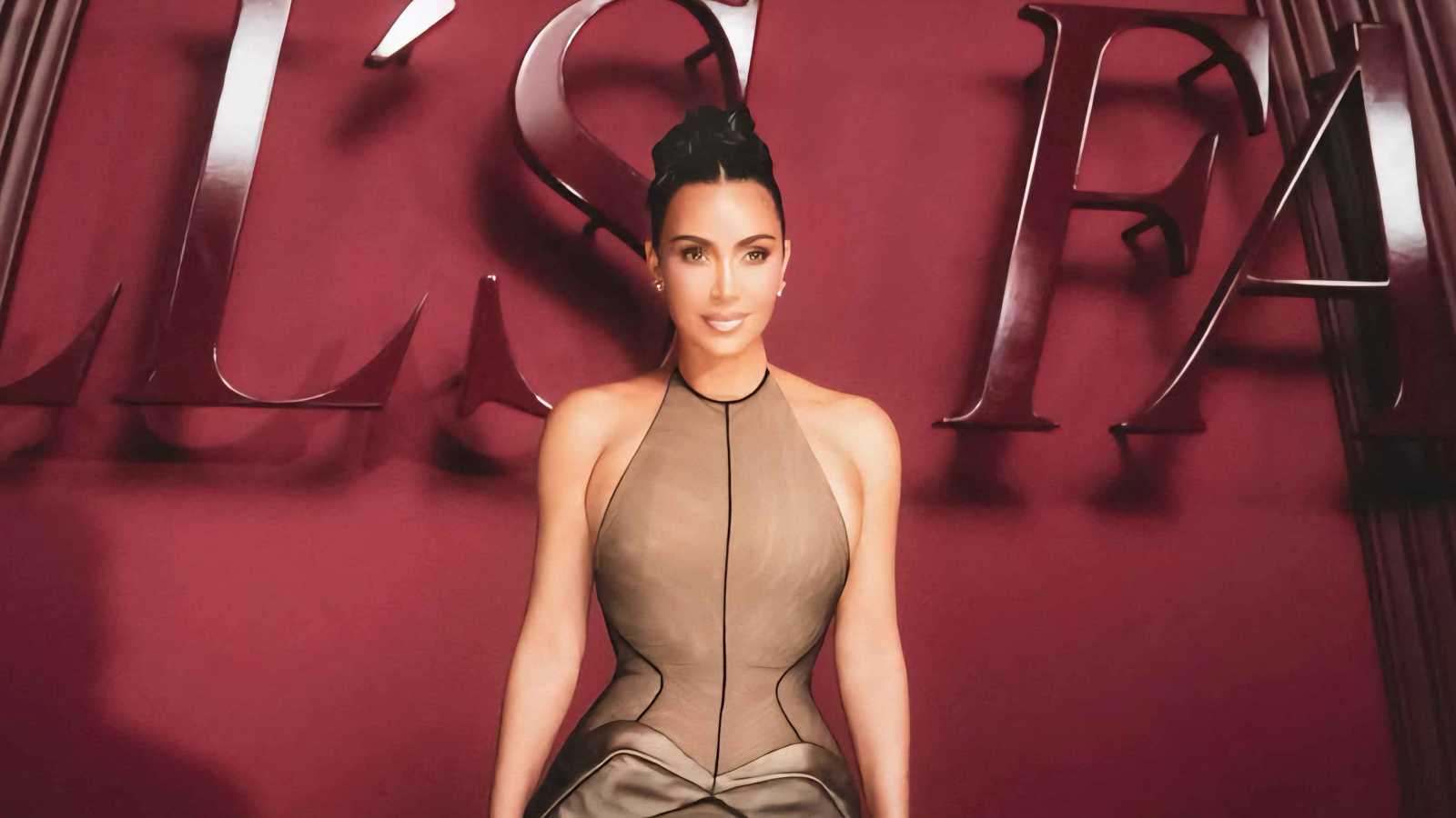 شاتاي أولسوي يدعم حبيبته أصلهان مالبورا في مسرحية طبيعة الأشياء 