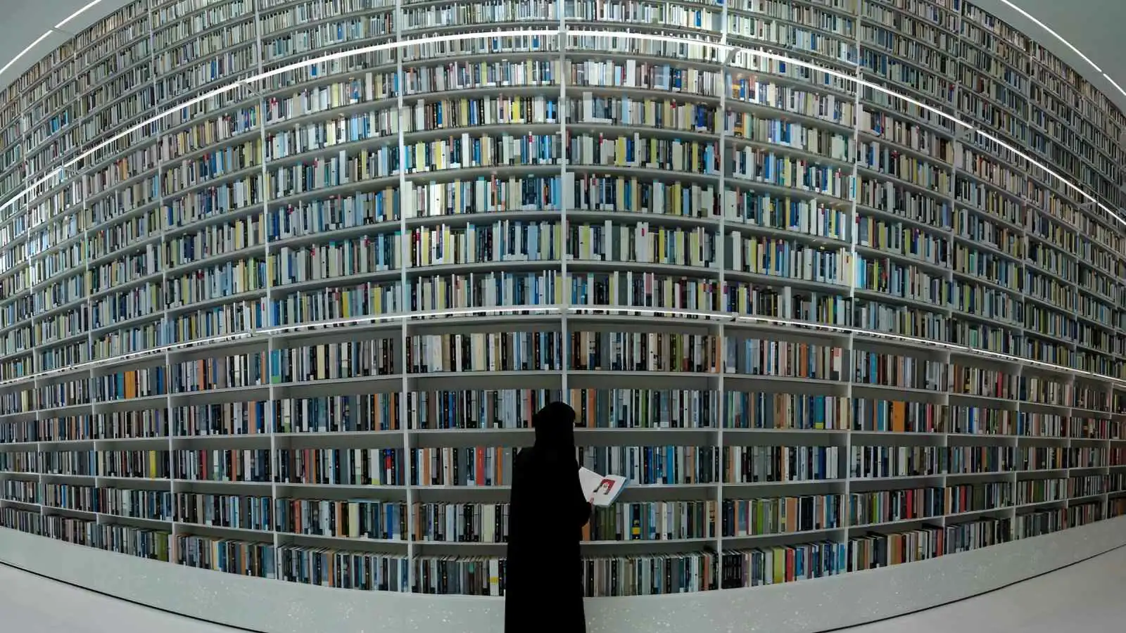 تفاصيل مشاركة مركز أبوظبي للغة العربية في معرض لندن للكتاب
