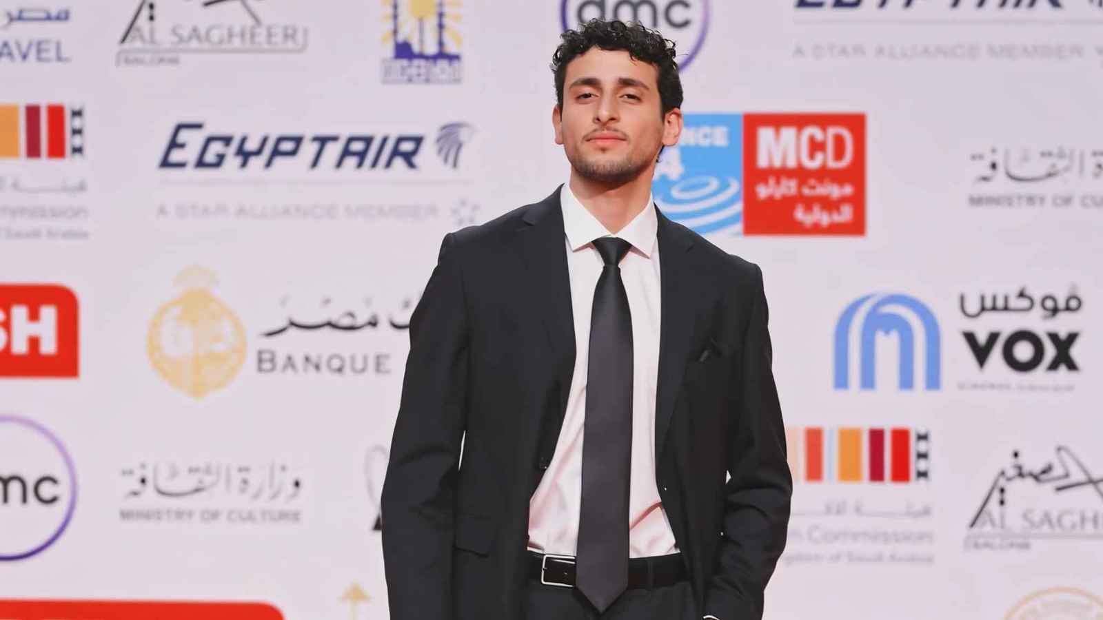 ورد عجيب بـ"لوك" من السبعينيات في "السوريون الأعداء"
