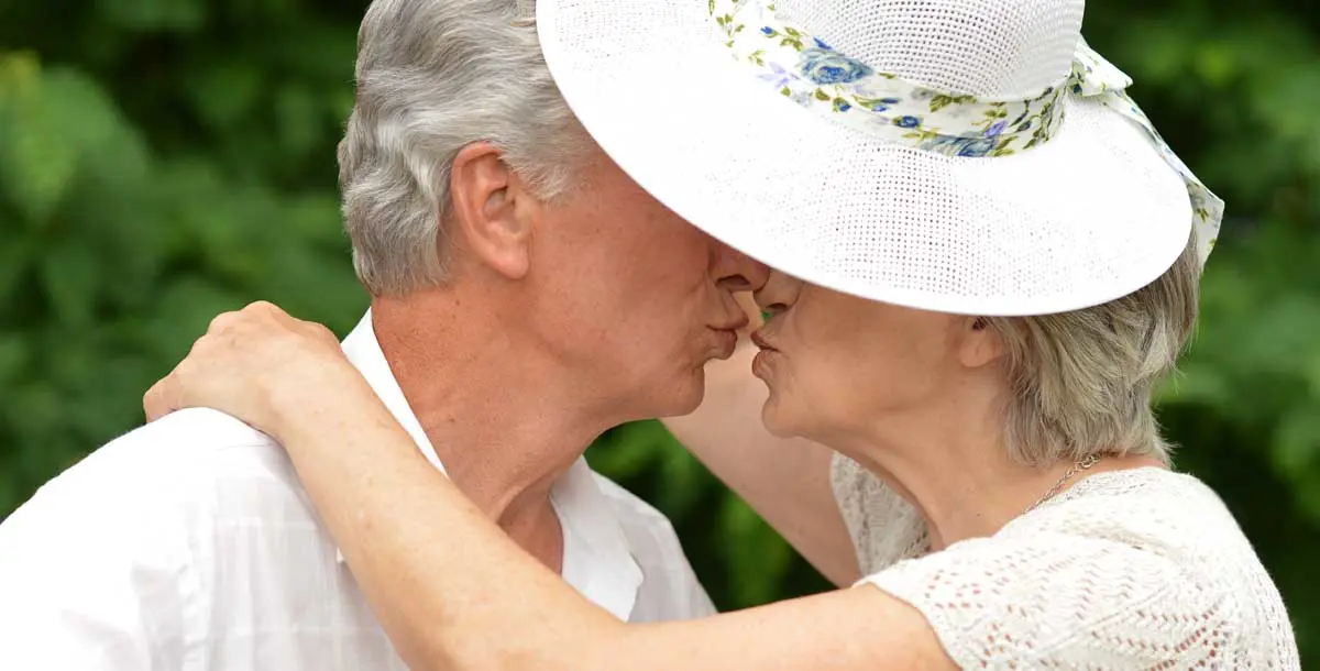 أكبر عروس في العالم تتحدى الأطباء وتتزوج في عمر 106 سنوات