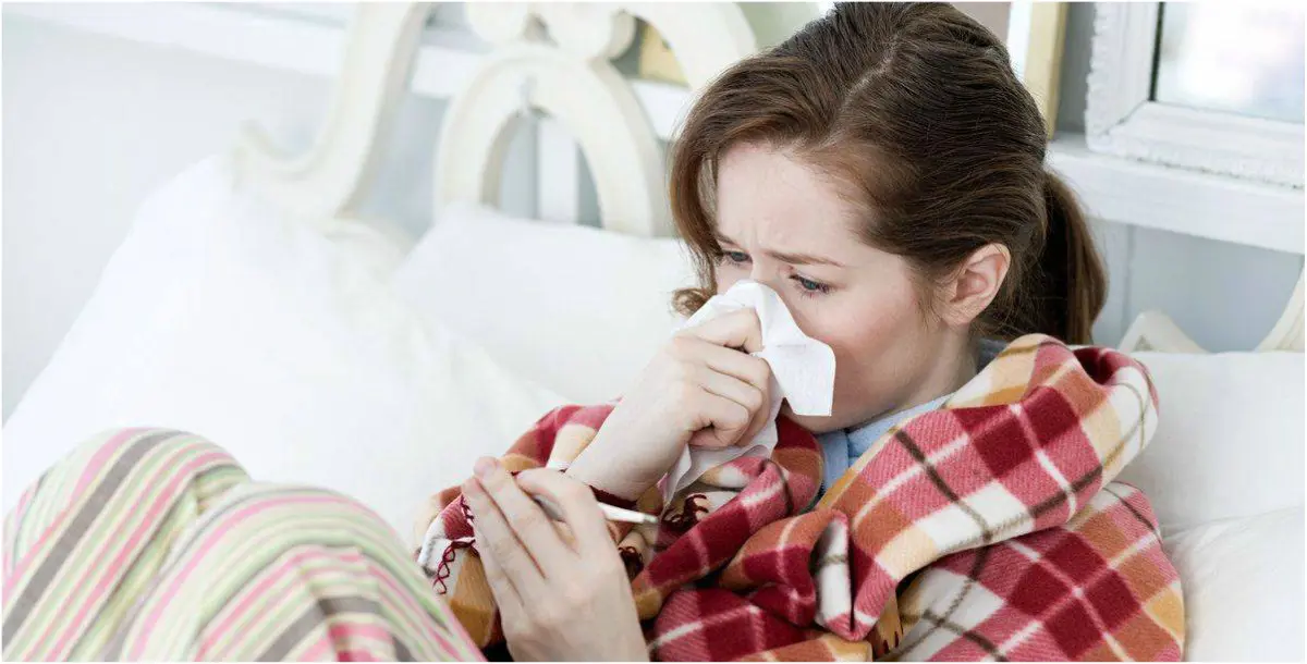 إصابتُكِ بفيروس الإنفلونزا قد تحميكِ من نزلات البرد.. كيف؟