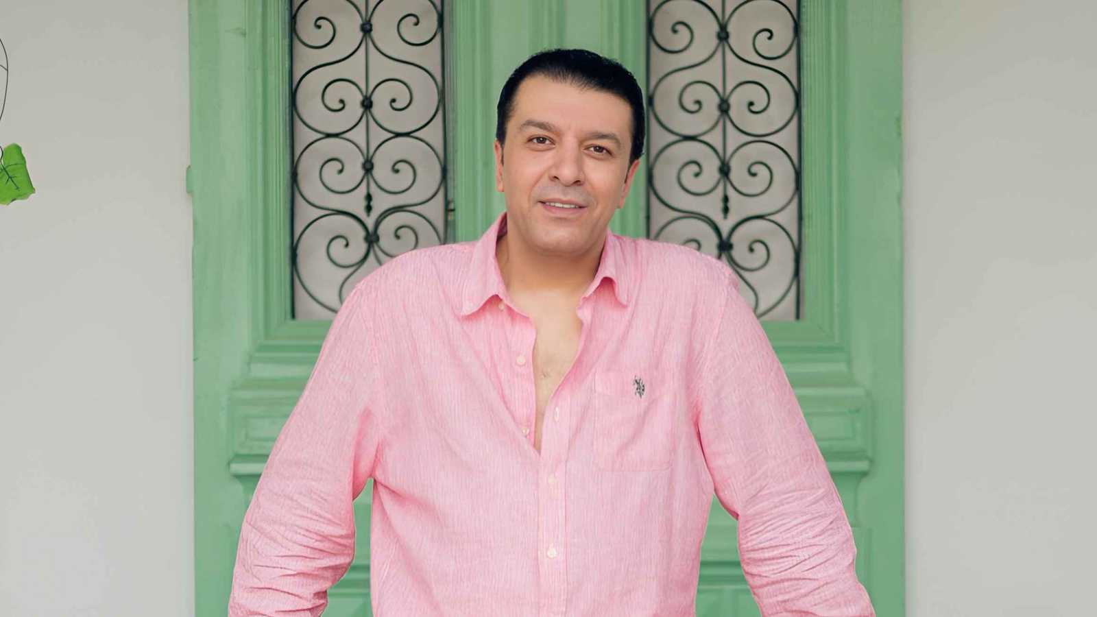 مصطفى كامل يبكي في تأبين هاني شاكر ويكشف كواليس مؤثرة قبل وفاته