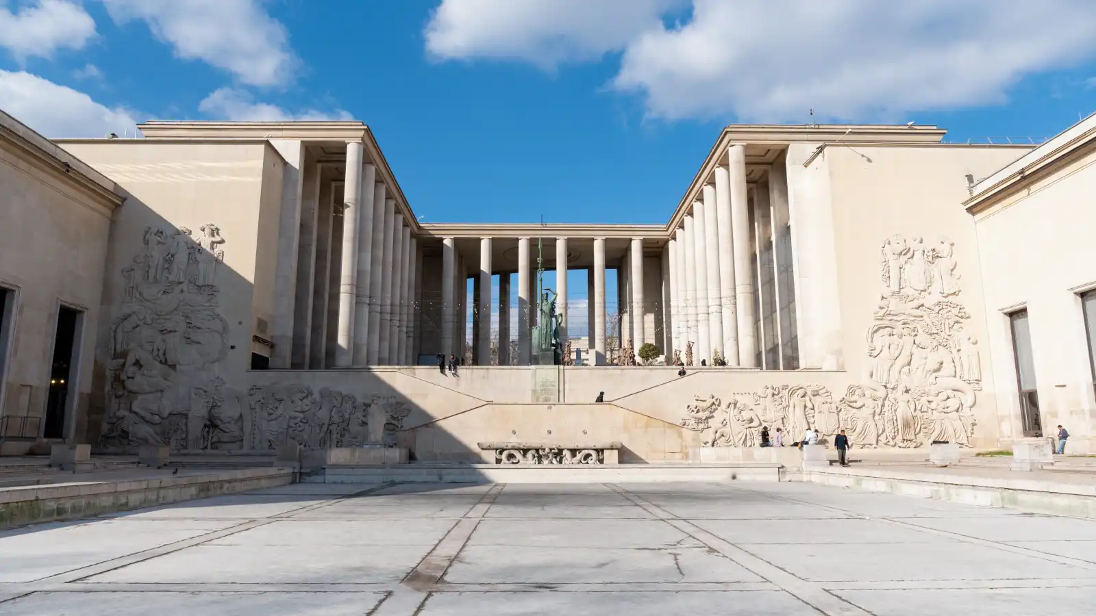 أشهر سرقات المتاحف والمجوهرات حول العالم