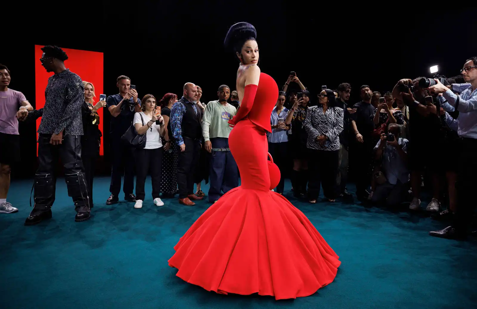 النجمة Cardi B في عرض Robert Wun- كوتور خريف وشتاء 2026-2027