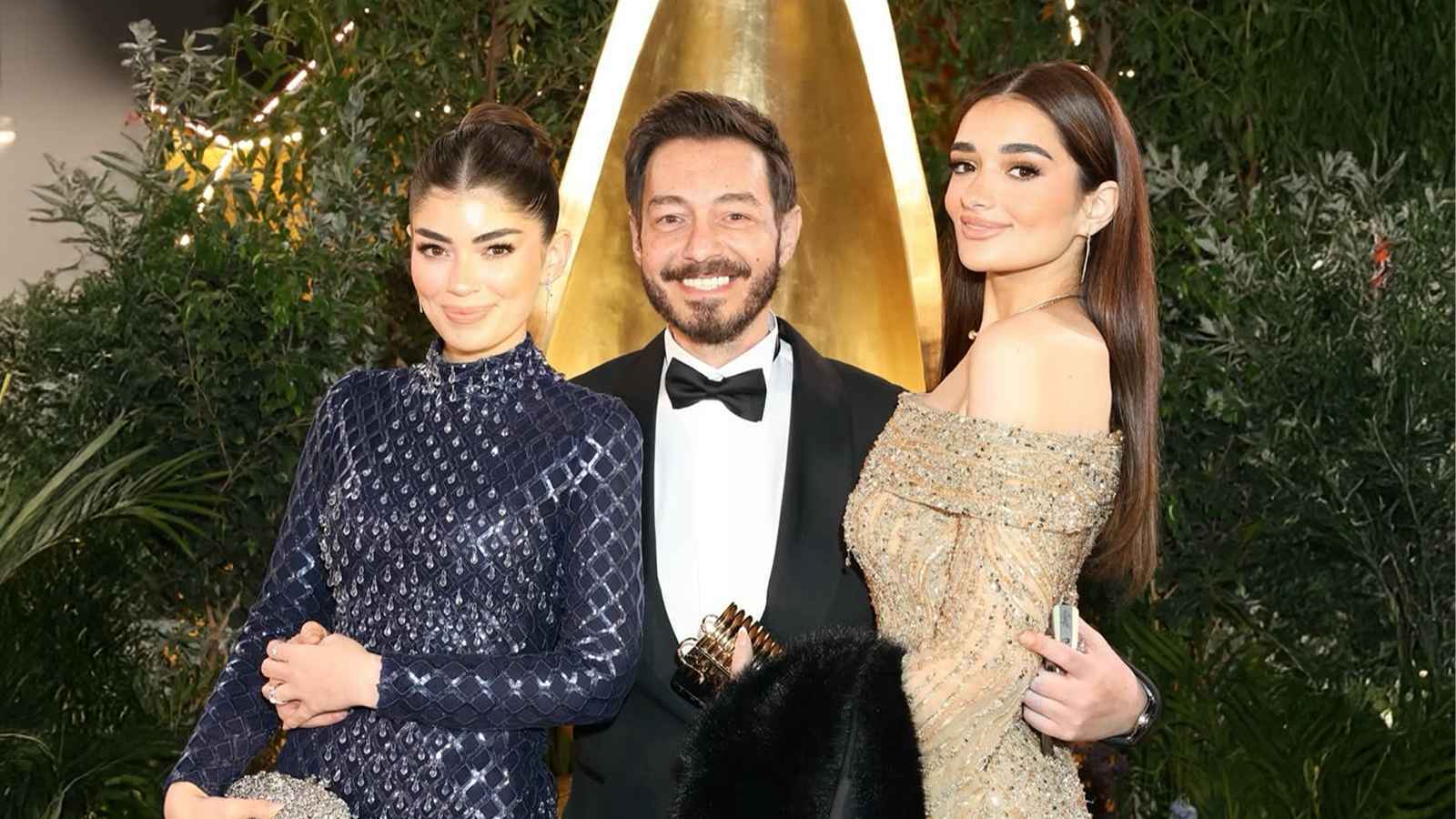 أحمد زاهر مع ابنتيه ملك وليلى