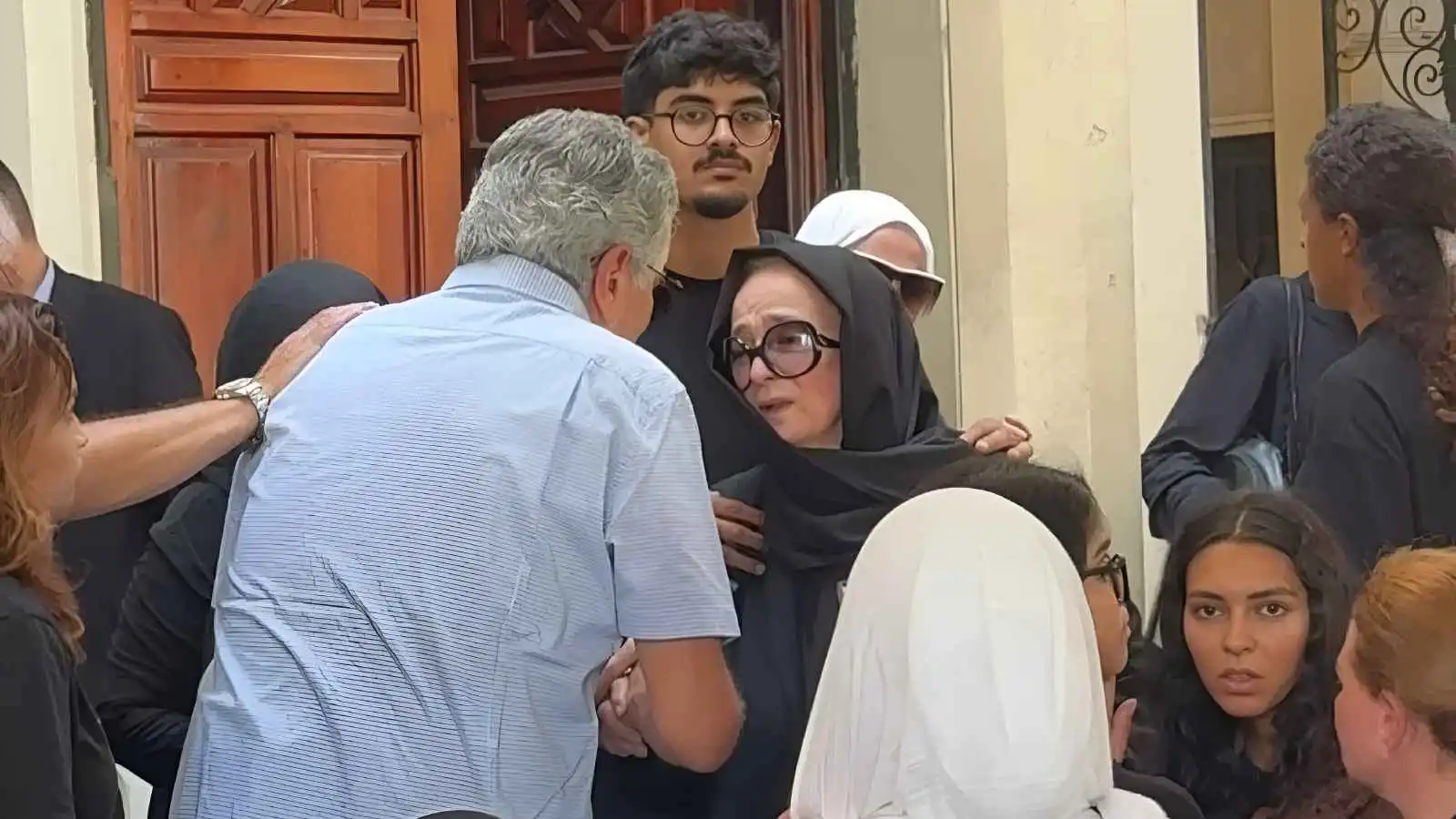 غياب نجلاء فتحي عن عزاء ابنتها ياسمين أبو النجا