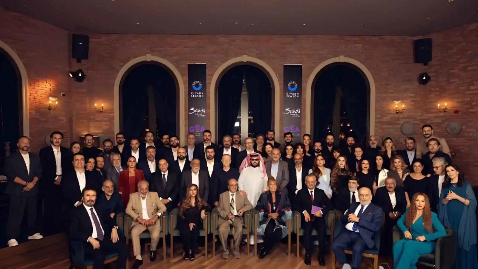 تفاصيل اجتماع تركي آل الشيخ مع نجوم سوريا في الرياض
