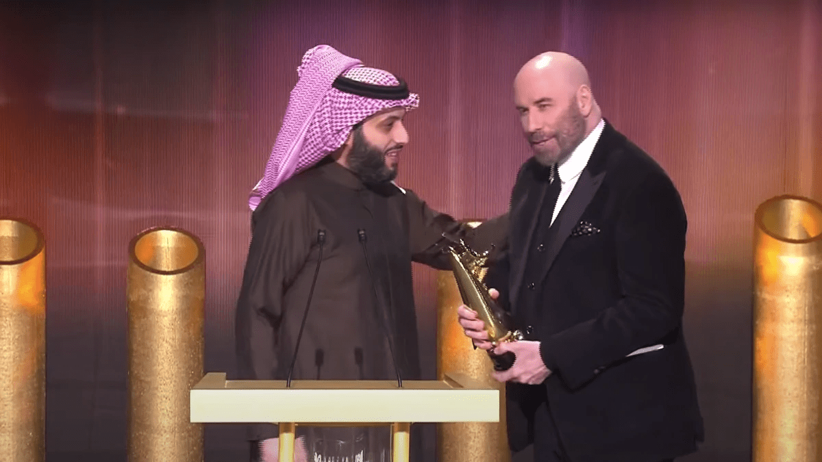 ماذا قال ترافولتا في رسالته لشباب السعودية بعد تكريمه في Joy Awards؟